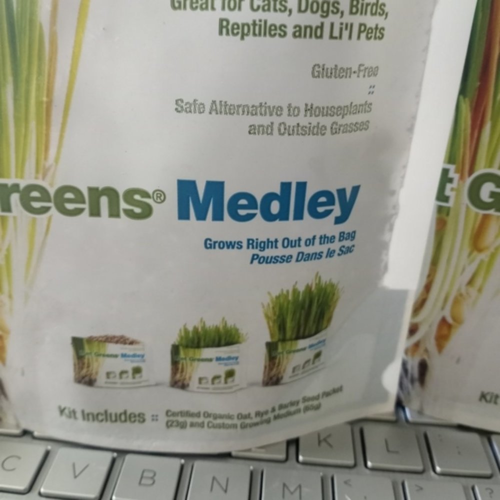 2 Bag of Pet Grass For bluntbabe702